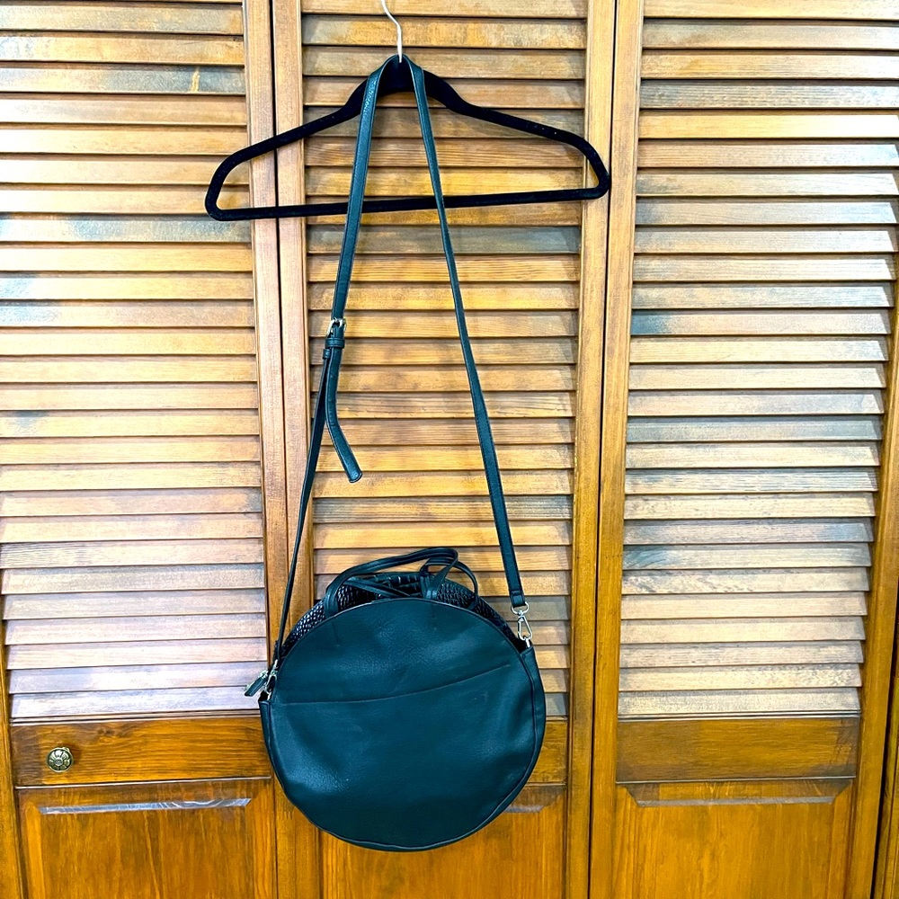 Black circle long strap purse with matching wallet
